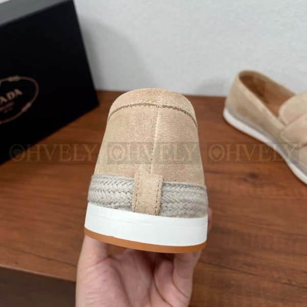 프라다 삼각로고 스웨이드 슬립온