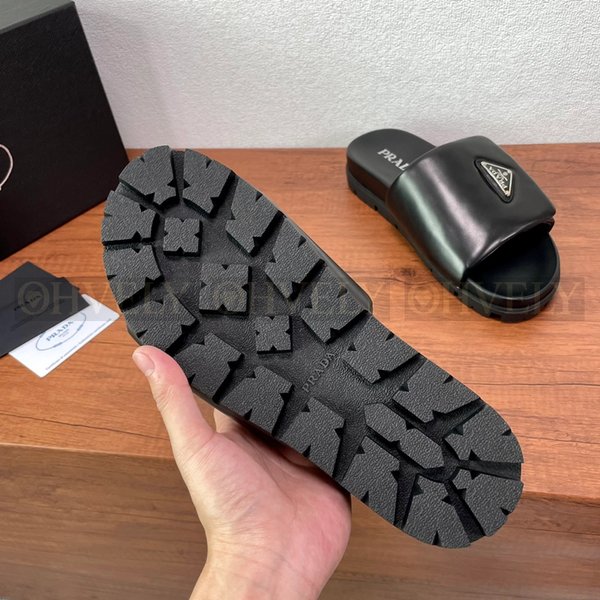 프라다 소프트 패딩 슬라이드 샌들
