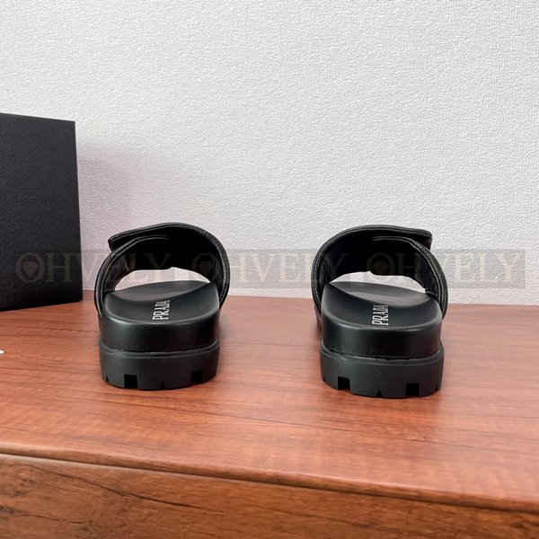 프라다 소프트 패딩 슬라이드 샌들