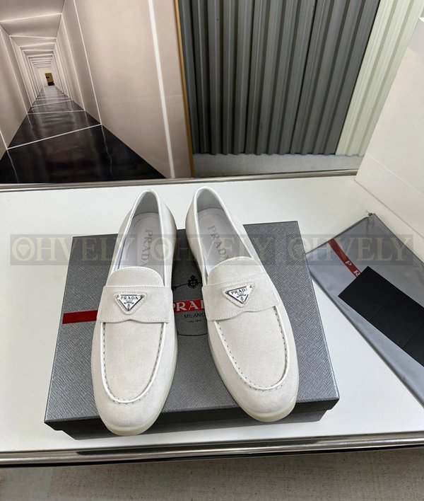 프라다 스웨이드 로퍼