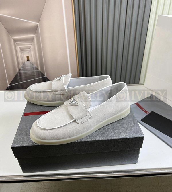 프라다 스웨이드 로퍼