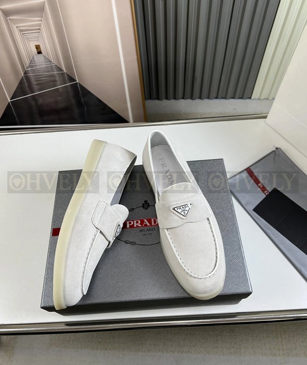 프라다 스웨이드 로퍼