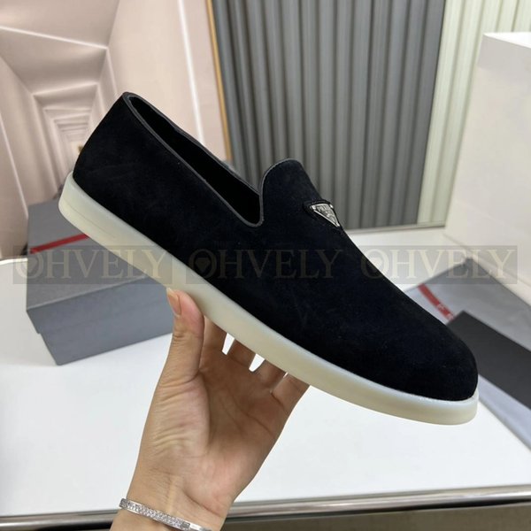 프라다 스웨이드 슬립온 로퍼