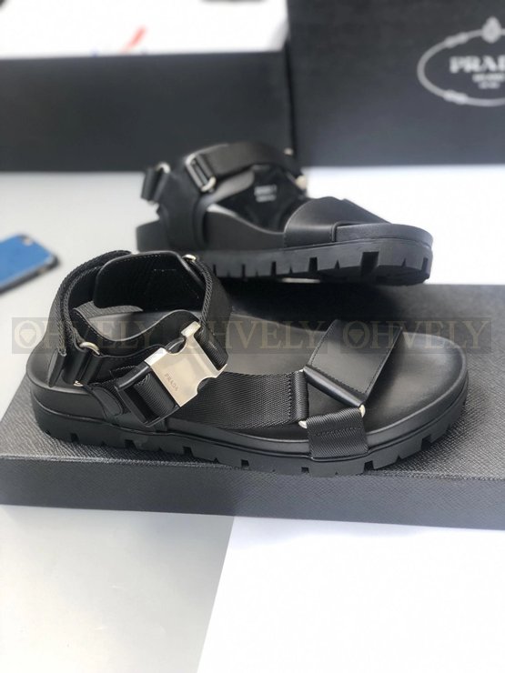 프라다 스포티 가죽 나일론 테이프 샌들