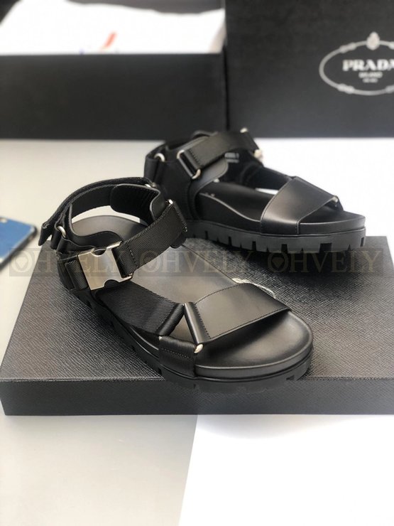 프라다 스포티 가죽 나일론 테이프 샌들