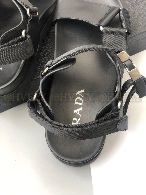 프라다 스포티 가죽 나일론 테이프 샌들