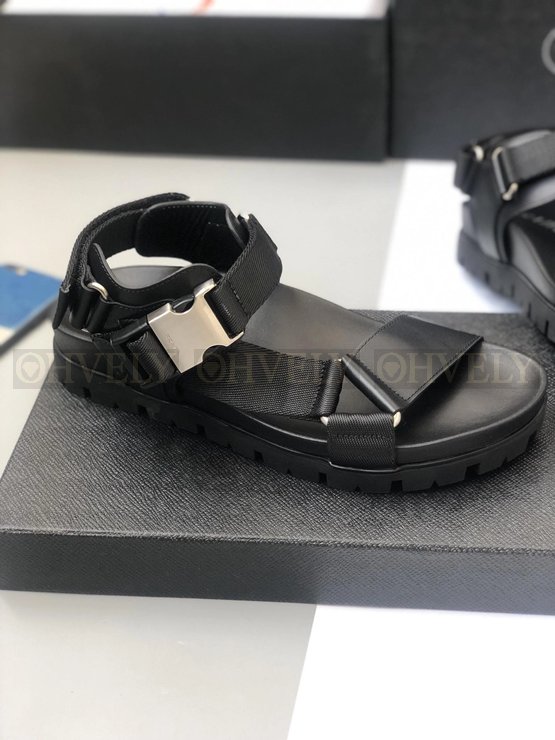 프라다 스포티 가죽 나일론 테이프 샌들