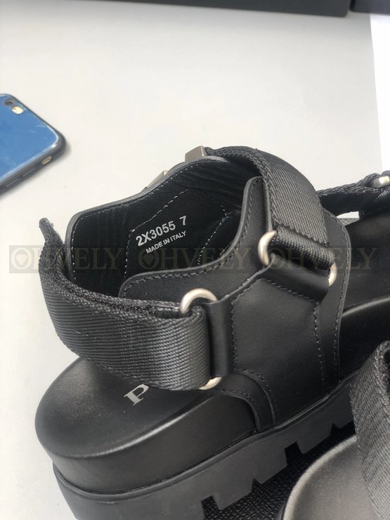 프라다 스포티 가죽 나일론 테이프 샌들