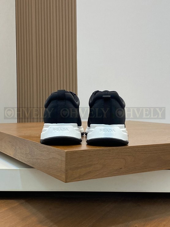 프라다 캔버스 스니커즈