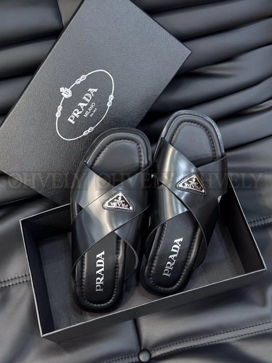 프라다 크로스 레더 블랙 샌들