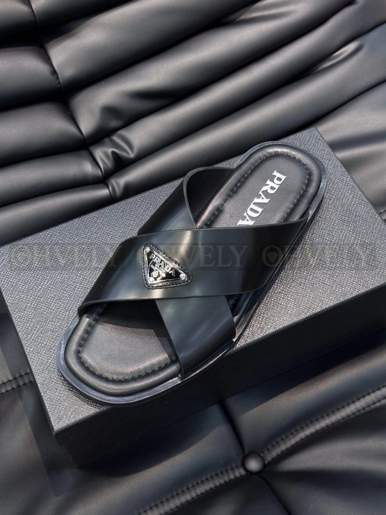 프라다 크로스 레더 블랙 샌들