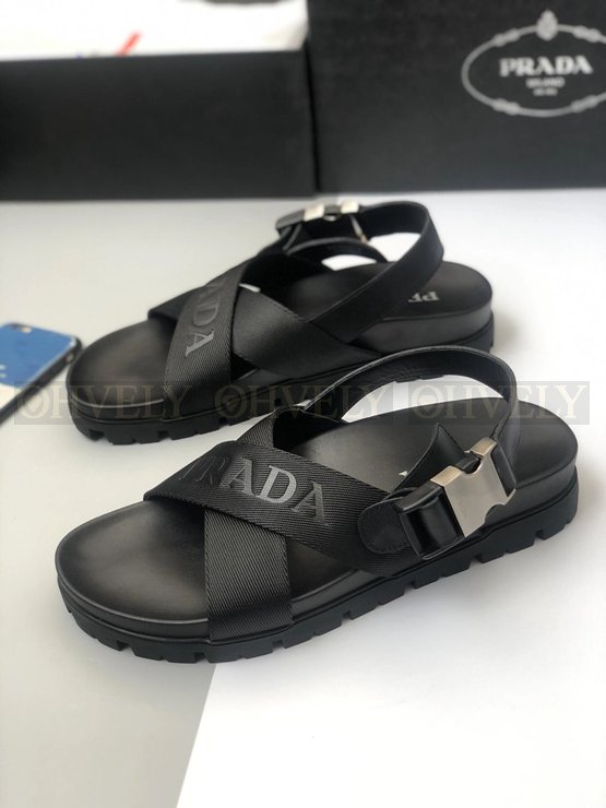 프라다 크로스 버클 스트랩 샌들