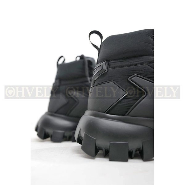 프라다 클라우드버스트 썬더 레이스업 부츠 블랙