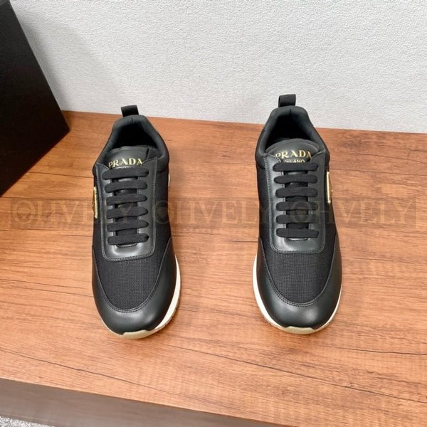 프라다 프랙스 01 스니커즈