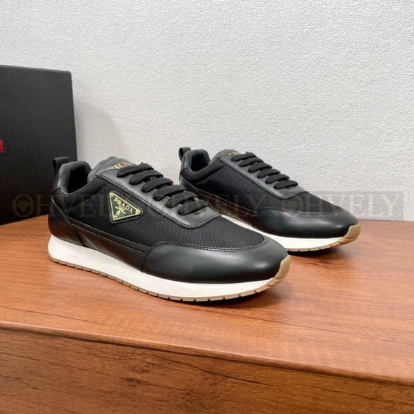 프라다 프랙스 01 스니커즈