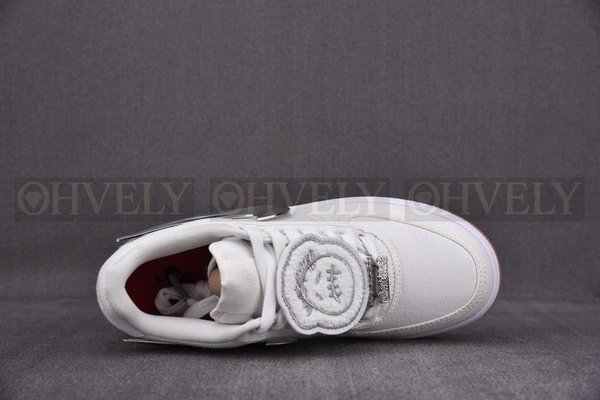 나이키x트래비스 스캇 에어포스 1 로우 화이트