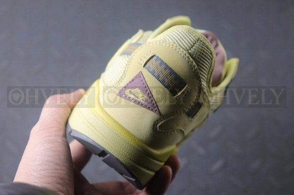 나이키 x 트래비스 스캇 에어맥스 1 캑터스 골드