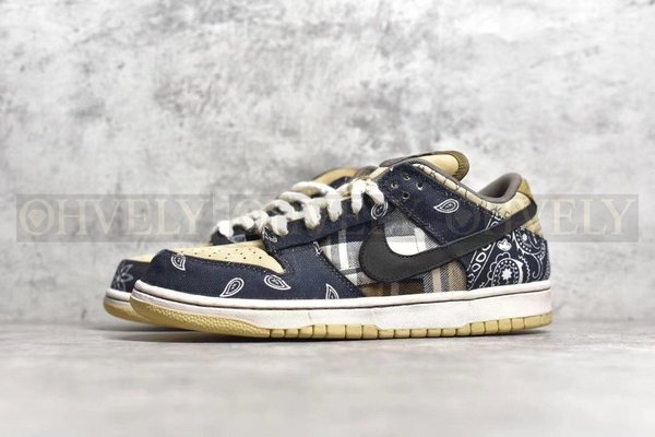 나이키x트래비스 스캇 SB 덩크 로우