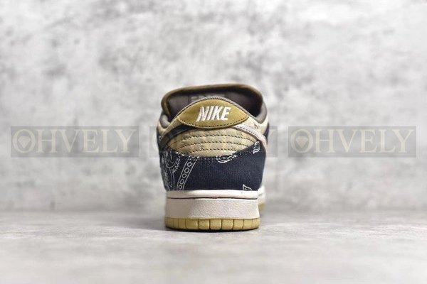 나이키x트래비스 스캇 SB 덩크 로우