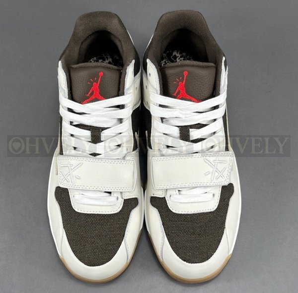 나이키 조던 x 트래비스 스캇 점프맨 잭 TR 세일 앤 다크 모카