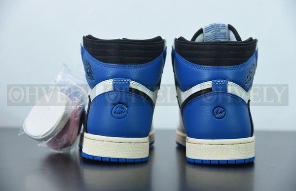 나이키 조던 1 x 트래비스 스캇 x 프라그먼트 레트로 하이 OG SP 밀리터리 블루