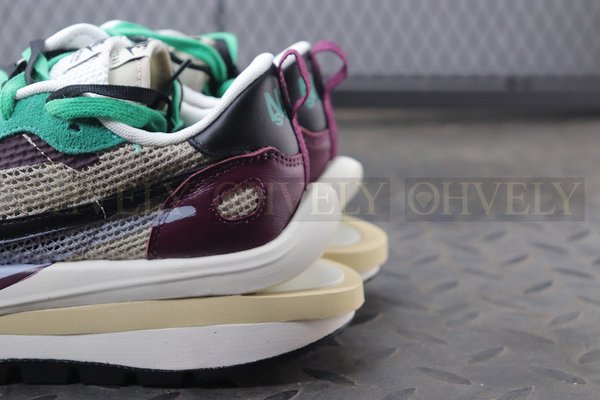 나이키 X 사카이 베이퍼와플 스트링 블랙 빌런 레드