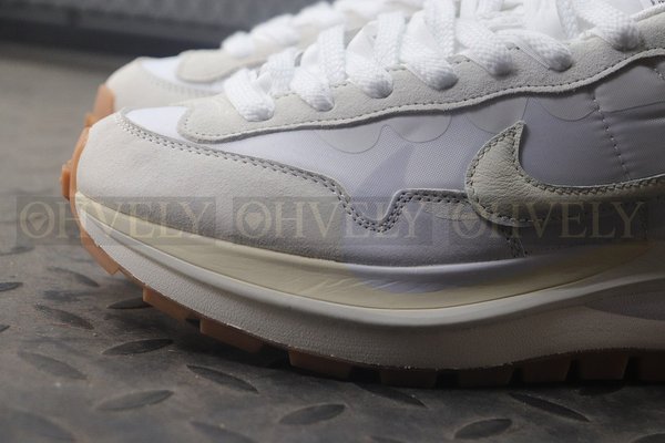 나이키 X 사카이 베이퍼와플 화이트