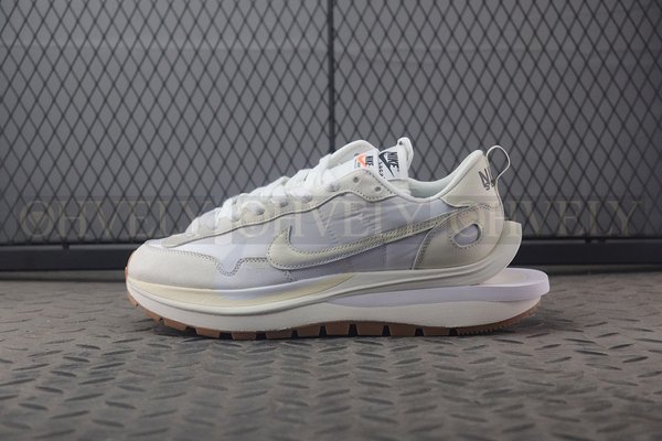 나이키 X 사카이 베이퍼와플 화이트