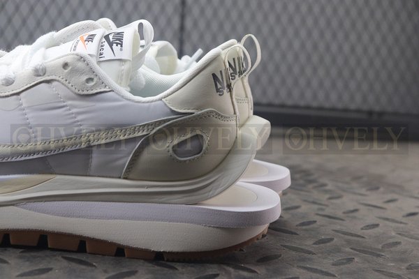 나이키 X 사카이 베이퍼와플 화이트
