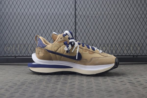 나이키 X 사카이 베이퍼와플 세서미 블루보이드