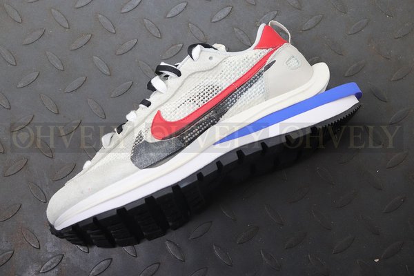 나이키 X 사카이 베이퍼와플 로얄푸시아