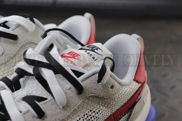 나이키 X 사카이 베이퍼와플 로얄푸시아