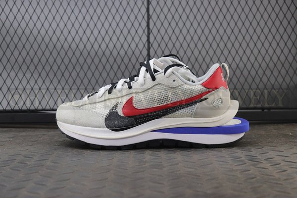 나이키 X 사카이 베이퍼와플 로얄푸시아