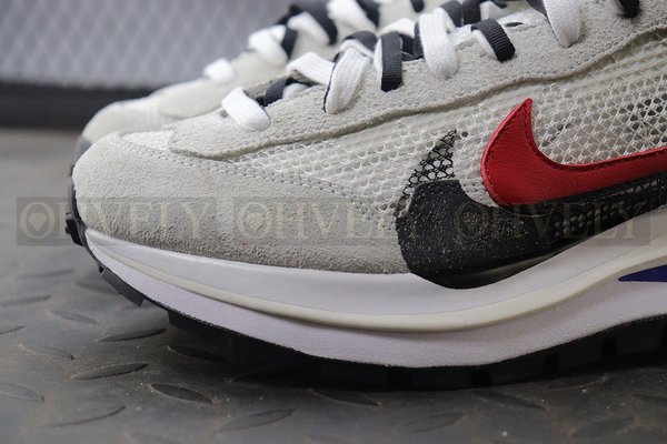 나이키 X 사카이 베이퍼와플 로얄푸시아