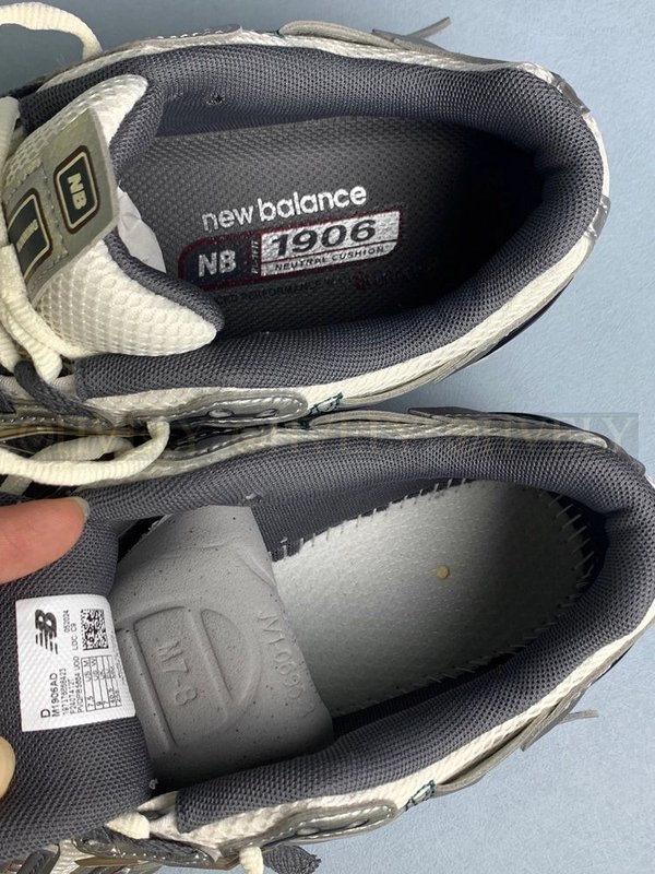 뉴발란스 1906A 실버 메탈릭 캐슬락