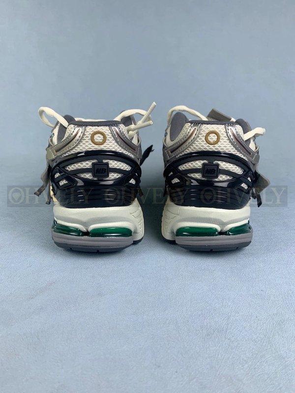 뉴발란스 1906A 실버 메탈릭 캐슬락