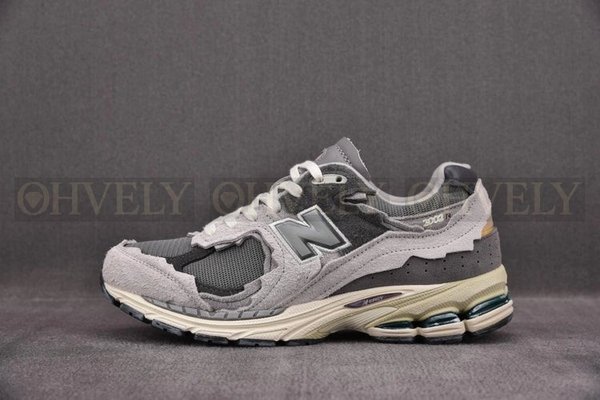 뉴발란스 2002R 프로텍션 팩 레인 클라우드