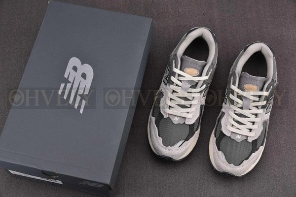 뉴발란스 2002R 프로텍션 팩 레인 클라우드