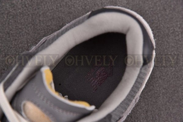 뉴발란스 2002R 프로텍션 팩 레인 클라우드