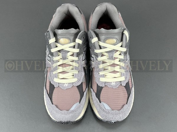 뉴발란스 2002R 프로텍션 팩 징크 에펠탑