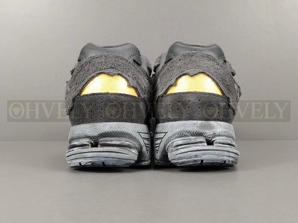 뉴발란스 2002R 프로텍션 팩 팬텀