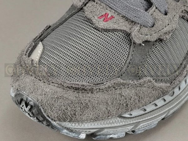 뉴발란스 2002R 프로텍션 팩 팬텀