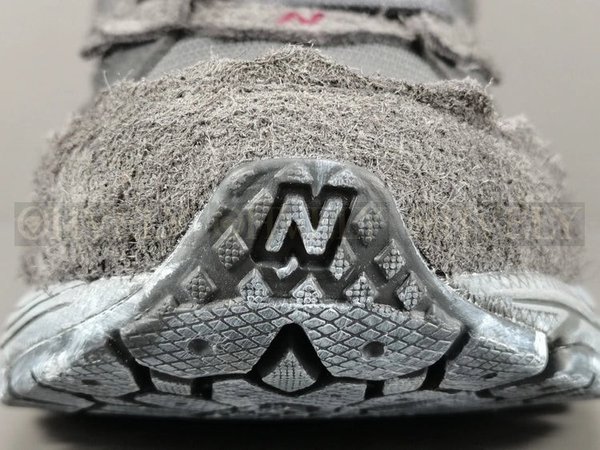 뉴발란스 2002R 프로텍션 팩 팬텀