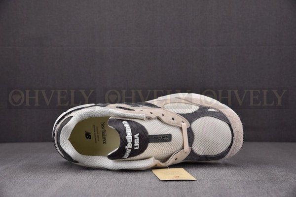 뉴발란스 990v3 메이드 인 USA 문빔 마카다미아 넛