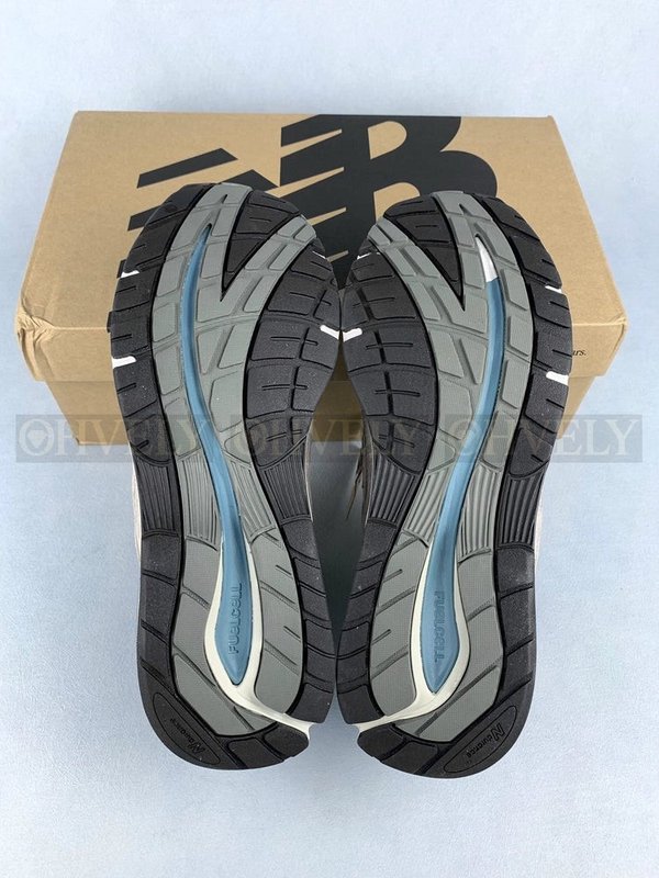 뉴발란스 991v2 메이드 인 UK 락 릿지 알로이 실버