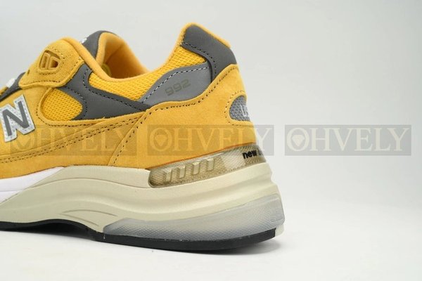 뉴발란스 992 메이드 인 USA 골드 크림