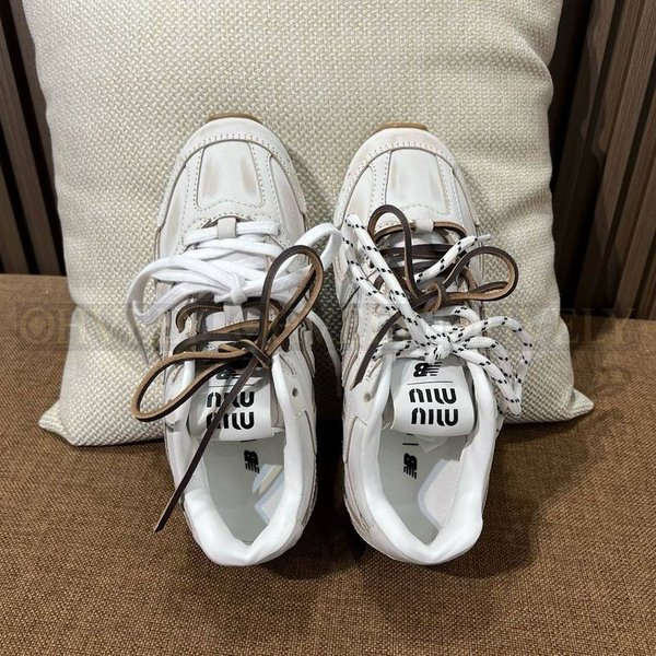 뉴발란스 x 미우 미우 530 SL 레더 스니커즈 화이트