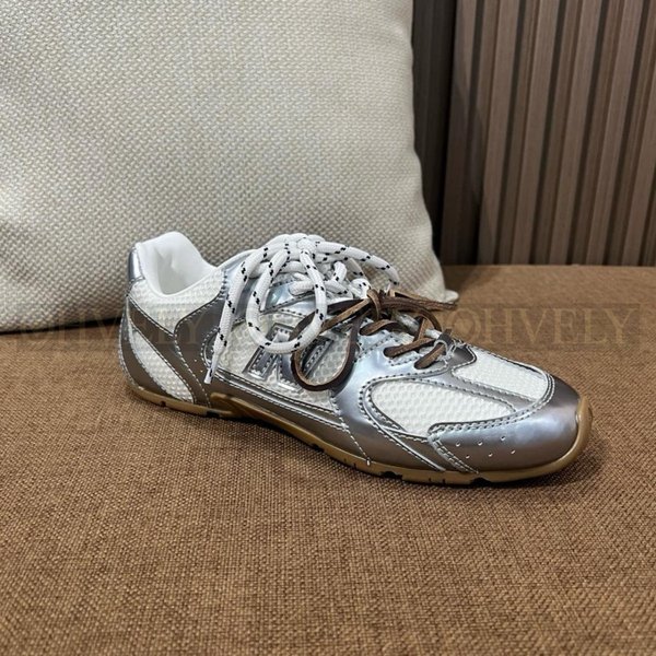 뉴발란스 x 미우 미우 530 SL 메탈릭 레더 앤 메쉬 스니커즈 실버