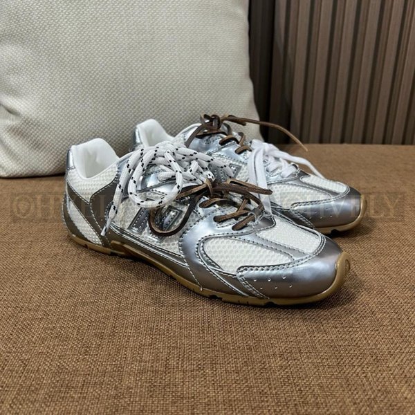 뉴발란스 x 미우 미우 530 SL 메탈릭 레더 앤 메쉬 스니커즈 실버