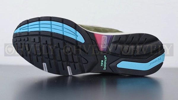 더블탭스x뉴발란스 992 메이드 인 USA 올리브